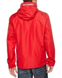 rote Windjacke von Helly Hansen