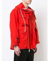 rote Windjacke von Camiel Fortgens