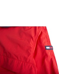 rote Windjacke von Tommy Jeans