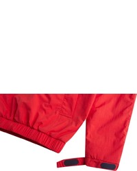 rote Windjacke von Tommy Jeans