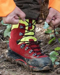 rote Winterschuhe von haix