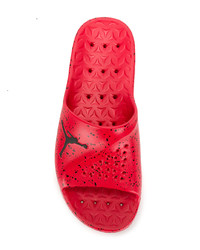 rote Zehensandalen von Nike