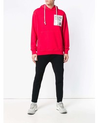 roter bedruckter Pullover mit einem Kapuze von Maison Margiela