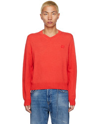 roter bestickter Pullover mit einem V-Ausschnitt