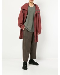 roter Parka von Kazuyuki Kumagai