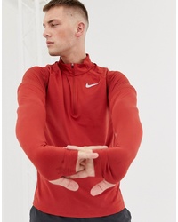 roter Pullover mit einem Reißverschluss am Kragen von Nike Running