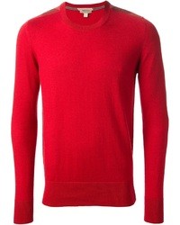 roter Pullover mit einem Rundhalsausschnitt