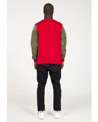 roter Pullover mit einem Rundhalsausschnitt von PLUS EIGHTEEN
