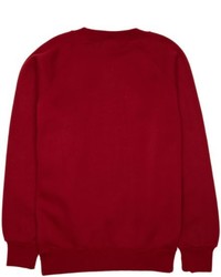 roter Pullover mit einem Rundhalsausschnitt