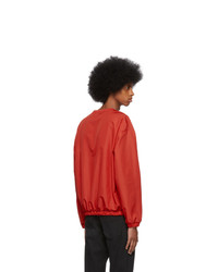 roter Pullover mit einem Rundhalsausschnitt von Pyer Moss