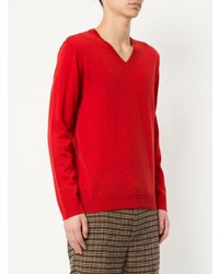 roter Pullover mit einem V-Ausschnitt von Loveless