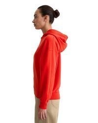 roter Pullover mit einer Kapuze von Marc O'Polo