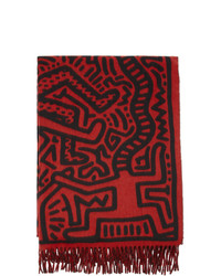 roter und schwarzer bedruckter Schal