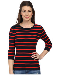 roter und schwarzer horizontal gestreifter Pullover mit einem Rundhalsausschnitt