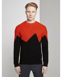 roter und schwarzer Pullover mit einem Rundhalsausschnitt von Tom Tailor Denim