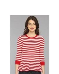 roter und weißer horizontal gestreifter Pullover mit einem Rundhalsausschnitt