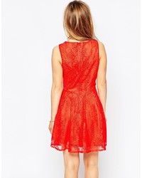 rotes ausgestelltes Kleid aus Spitze von Love