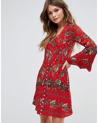 rotes bedrucktes schwingendes Kleid von Boohoo