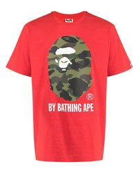 rotes bedrucktes T-Shirt mit einem Rundhalsausschnitt von A Bathing Ape