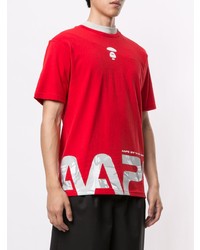 rotes bedrucktes T-Shirt mit einem Rundhalsausschnitt von AAPE BY A BATHING APE