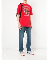 rotes bedrucktes T-Shirt mit einem Rundhalsausschnitt von Vetements