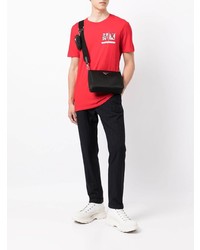 rotes bedrucktes T-Shirt mit einem Rundhalsausschnitt von Armani Exchange