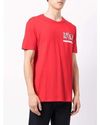 rotes bedrucktes T-Shirt mit einem Rundhalsausschnitt von Armani Exchange