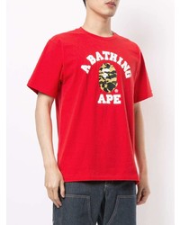 rotes bedrucktes T-Shirt mit einem Rundhalsausschnitt von A Bathing Ape