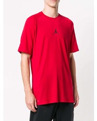 rotes bedrucktes T-Shirt mit einem Rundhalsausschnitt von Nike