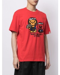 rotes bedrucktes T-Shirt mit einem Rundhalsausschnitt von *BABY MILO® STORE BY *A BATHING APE®