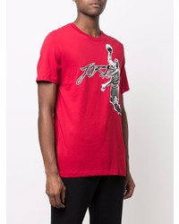 rotes bedrucktes T-Shirt mit einem Rundhalsausschnitt von Nike