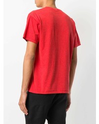 rotes bedrucktes T-Shirt mit einem Rundhalsausschnitt von Adaptation