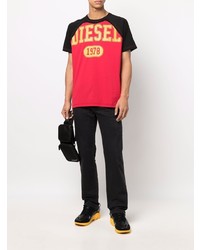 rotes bedrucktes T-Shirt mit einem Rundhalsausschnitt von Diesel