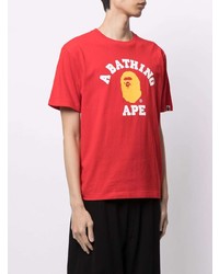 rotes bedrucktes T-Shirt mit einem Rundhalsausschnitt von A Bathing Ape