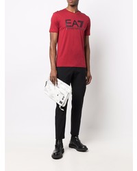 rotes bedrucktes T-Shirt mit einem Rundhalsausschnitt von Ea7 Emporio Armani