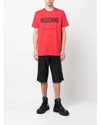 rotes bedrucktes T-Shirt mit einem Rundhalsausschnitt von Moschino