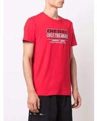 rotes bedrucktes T-Shirt mit einem Rundhalsausschnitt von Diesel