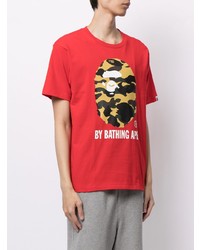 rotes bedrucktes T-Shirt mit einem Rundhalsausschnitt von A Bathing Ape