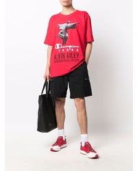 rotes bedrucktes T-Shirt mit einem Rundhalsausschnitt von Champion