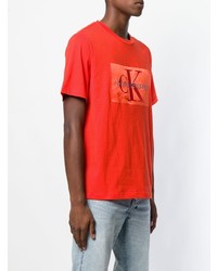 rotes bedrucktes T-Shirt mit einem Rundhalsausschnitt von Calvin Klein Jeans