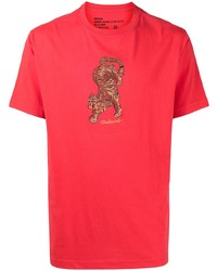 rotes bedrucktes T-Shirt mit einem Rundhalsausschnitt von Maharishi