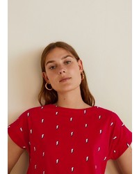 rotes bedrucktes T-Shirt mit einem Rundhalsausschnitt von Mango