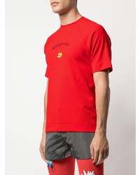 rotes bedrucktes T-Shirt mit einem Rundhalsausschnitt von Angus Chiang