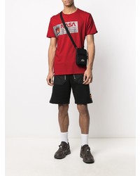 rotes bedrucktes T-Shirt mit einem Rundhalsausschnitt von Alpha Industries