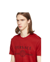 rotes bedrucktes T-Shirt mit einem Rundhalsausschnitt von Versace