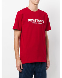 rotes bedrucktes T-Shirt mit einem Rundhalsausschnitt von Andrea Crews