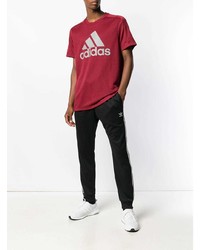 rotes bedrucktes T-Shirt mit einem Rundhalsausschnitt von adidas