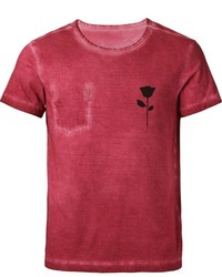 rotes bedrucktes T-Shirt mit einem Rundhalsausschnitt