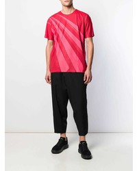 rotes bedrucktes T-Shirt mit einem Rundhalsausschnitt von Issey Miyake