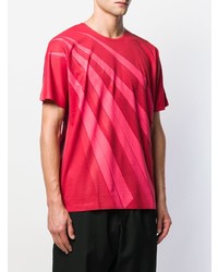 rotes bedrucktes T-Shirt mit einem Rundhalsausschnitt von Issey Miyake